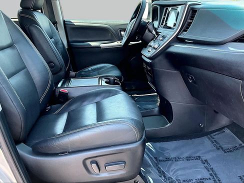Used 2016 Toyota Sienna SE w/ SE Preferred Package FWD image 8
