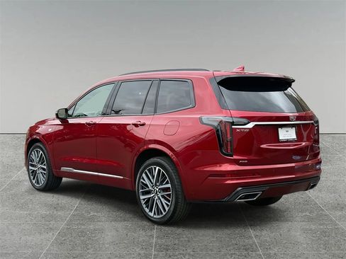 Used 2024 Cadillac XT6 Sport w/ Technology Package image 12