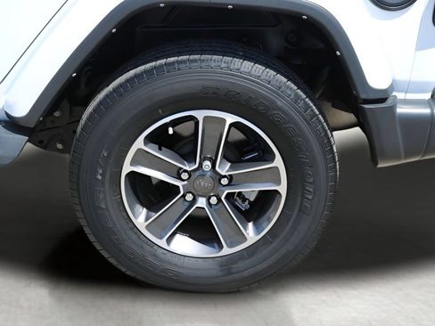 Used 2023 Jeep Wrangler Unlimited Sahara w/ LED Lighting Group AWD/4WD image 9