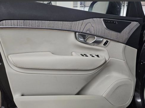Used 2024 Volvo XC90 B6 Plus w/ Protection Package image 10