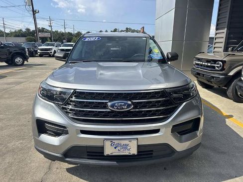 Certified 2021 Ford Explorer XLT RWD image 2
