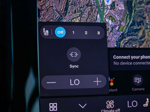 Used 2023 Volvo XC40 Recharge Core image 26