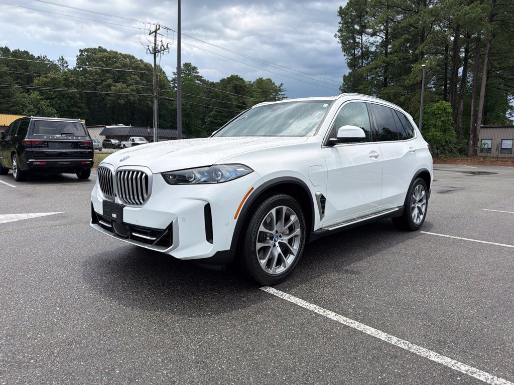 Used 2025 BMW X5 xDrive50e AWD/4WD image 2