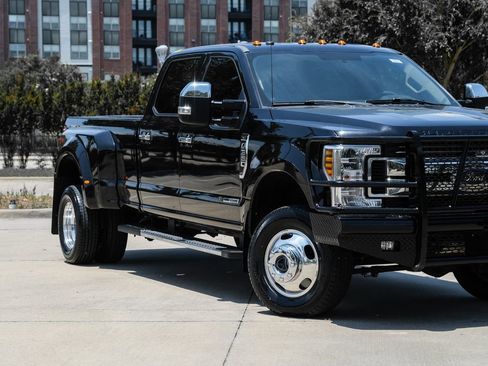 Used 2019 Ford F350 XLT w/ XLT Premium Package AWD/4WD image 2