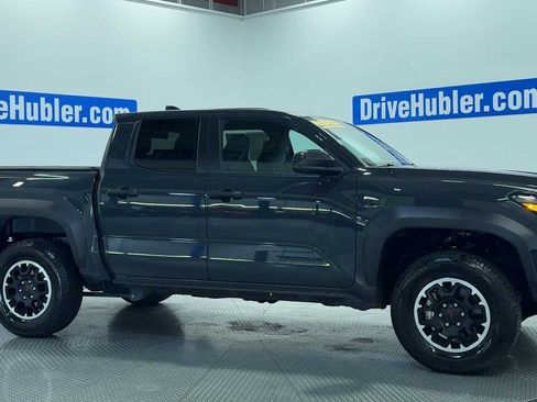 Used 2025 Toyota Tacoma TRD Off-Road AWD/4WD image 8