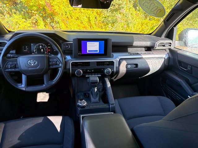 Used 2025 Toyota Tacoma SR5 AWD/4WD image 12