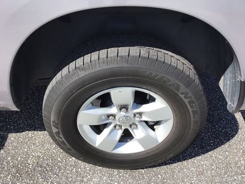 Used 2020 RAM 1500 Classic SLT RWD image 16