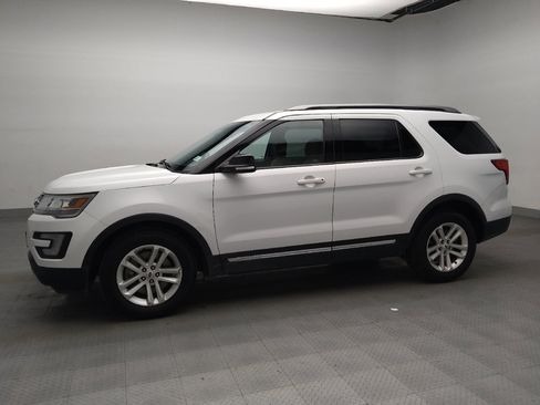 Used 2017 Ford Explorer XLT w/ Equipment Group 201A image 2