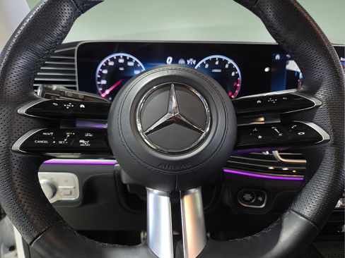 Used 2024 Mercedes-Benz GLS 580 4MATIC image 25