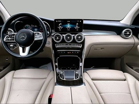Used 2021 Mercedes-Benz GLC 300 4MATIC image 9