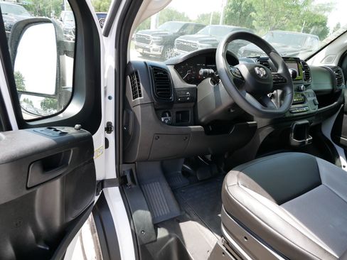 Used 2026 RAM ProMaster 2500 w/ Convenience Group FWD image 9