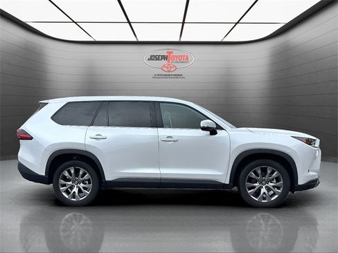 Certified 2025 Toyota Grand Highlander AWD image 5