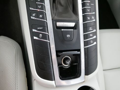 Used 2017 Porsche Macan S image 30