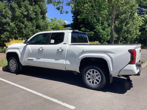 Used 2026 Toyota Tacoma SR5 AWD/4WD image 10