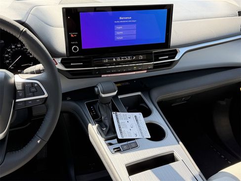 New 2026 Toyota Sienna XLE image 15