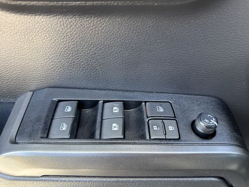 Used 2023 Toyota Tacoma TRD Off-Road w/ Technology Package AWD/4WD image 15