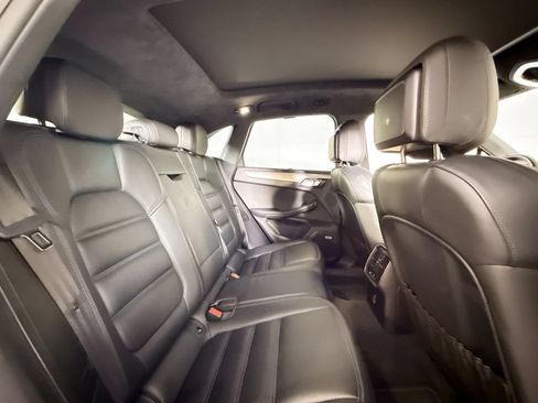Certified 2020 Porsche Macan Turbo AWD/4WD image 22