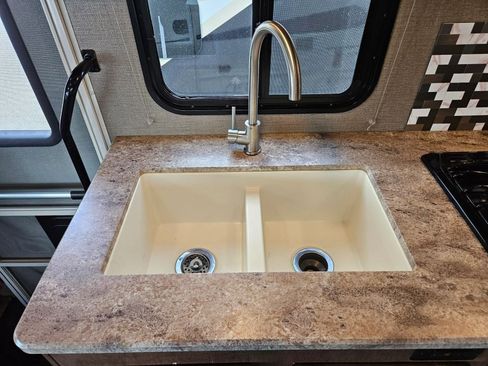 Used 2018 Ford E-450 and Econoline 450 Super Duty w/ Motorhome Prep Package image 26