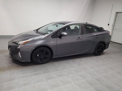 Used 2016 Toyota Prius Two FWD image 2
