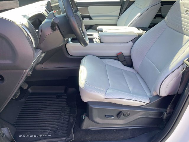 Used 2025 Ford Expedition Max Platinum w/ Platinum Ultimate Package AWD/4WD image 21