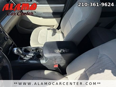 Used 2018 Ford Explorer XLT image 31