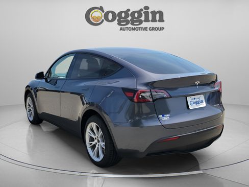 Used 2023 Tesla Model Y Long Range AWD/4WD image 2