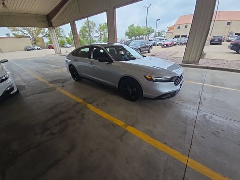 Used 2025 Honda Accord SE image 6