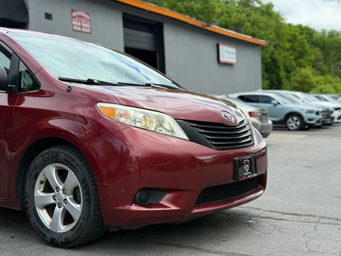Used 2013 Toyota Sienna L FWD image 36