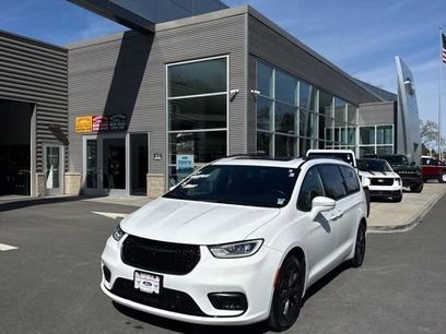 Used 2021 Chrysler Pacifica Touring-L w/ Premium & Safety Sphere Group