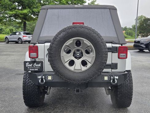Used 2012 Jeep Wrangler Unlimited Sahara w/ Connectivity Group AWD/4WD image 8