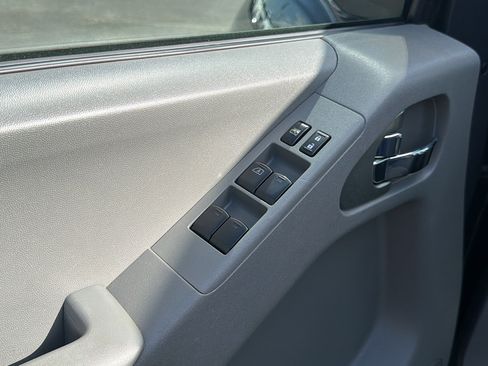 Used 2021 Nissan Frontier SV w/ Midnight Edition Floor Mats AWD/4WD image 10
