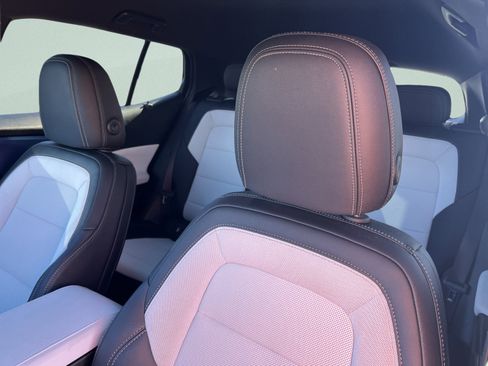 Used 2025 Chevrolet Equinox EV LT image 15