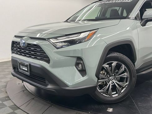 Used 2022 Toyota RAV4 XLE Premium AWD/4WD image 4