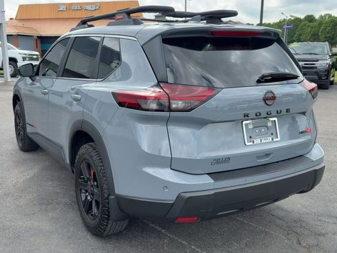 Used 2025 Nissan Rogue SV AWD/4WD image 5