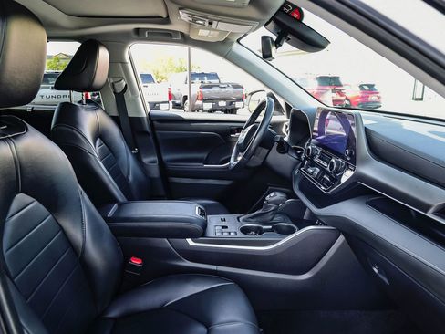 Certified 2023 Toyota Highlander XLE image 21
