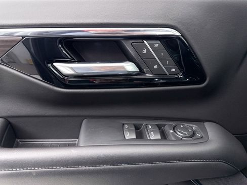 Used 2025 Chevrolet Suburban Z71 image 43