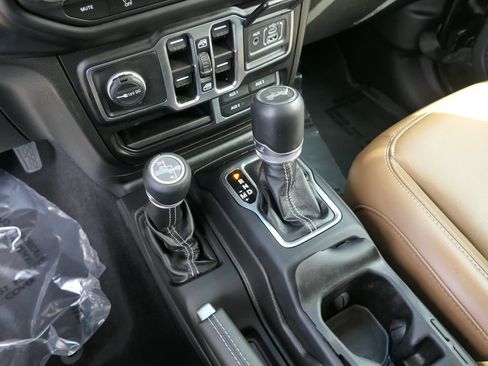 Used 2022 Jeep Wrangler Unlimited Sahara w/ Cold Weather Group image 19