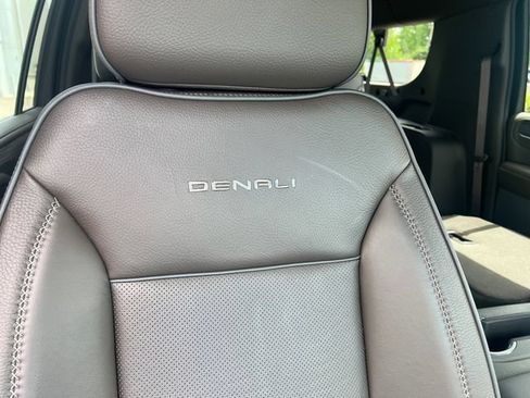 Used 2023 GMC Yukon XL Denali w/ Denali Reserve Package AWD/4WD image 21