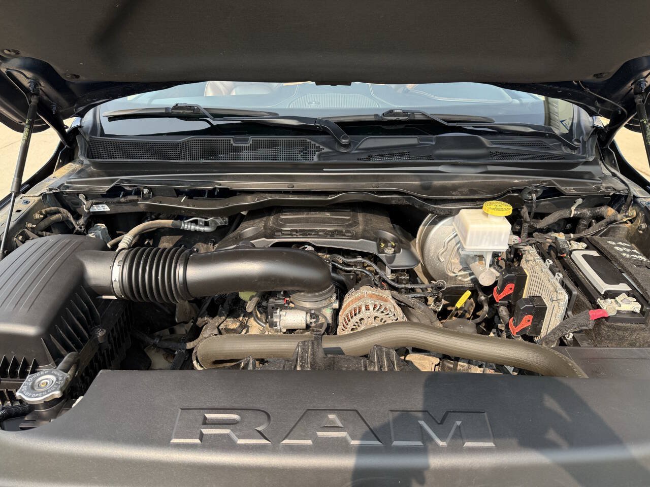 Used 2022 RAM 1500 Limited w/ Body-Colour Bumper Group AWD/4WD image 9