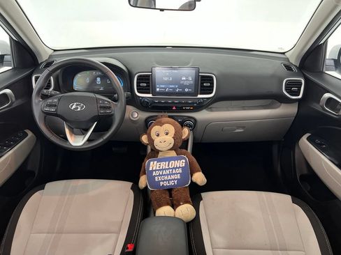 Used 2025 Hyundai Venue SEL FWD image 19