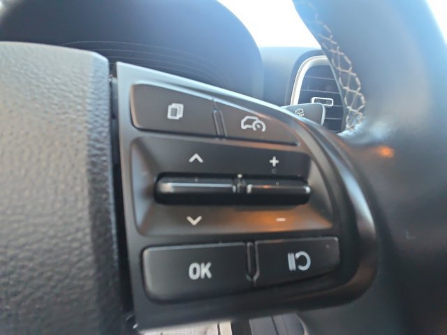 Used 2023 Hyundai Venue FWD image 19