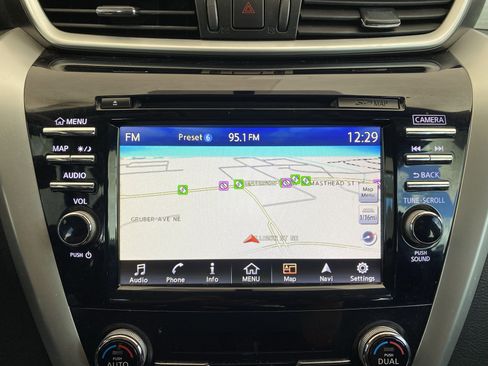 Used 2018 Nissan Murano S image 3