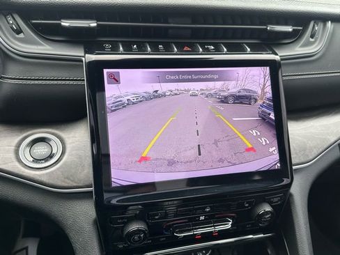 Used 2023 Jeep Grand Cherokee Limited w/ Black Appearance Package image 26