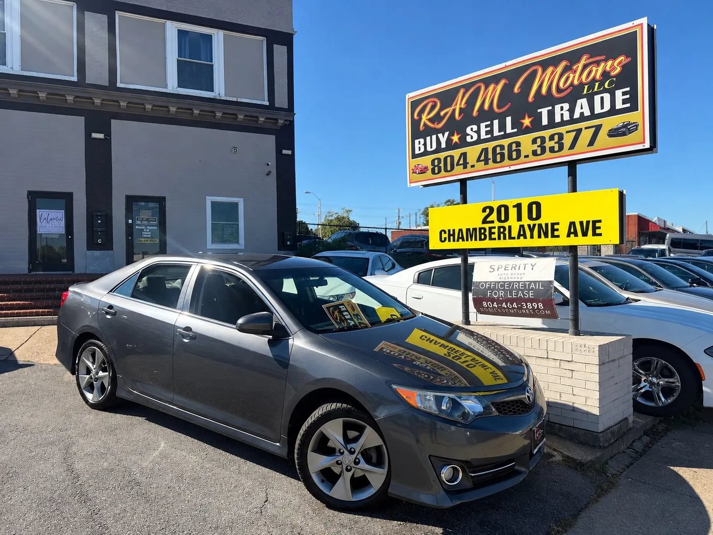 Used 2012 Toyota Camry SE FWD image 1