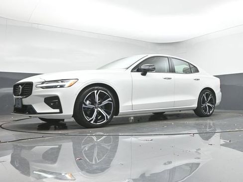 Used 2024 Volvo S60 B5 Ultimate image 38