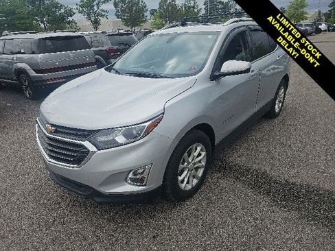 Used 2018 Chevrolet Equinox LT w/ Sun & Infotainment Package FWD image 9