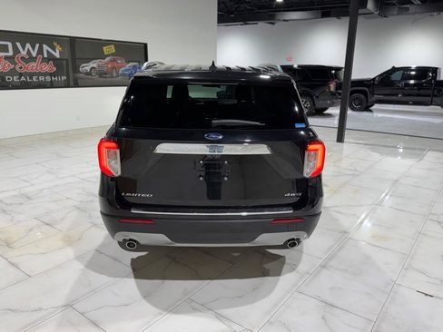 Used 2021 Ford Explorer Limited w/ Equipment Group 301A AWD/4WD image 9