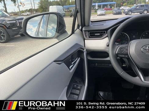 Used 2021 Toyota RAV4 XLE Premium image 14