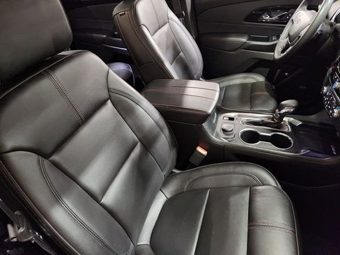 Used 2023 Chevrolet Traverse RS image 32