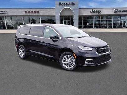 New 2025 Chrysler Pacifica Select